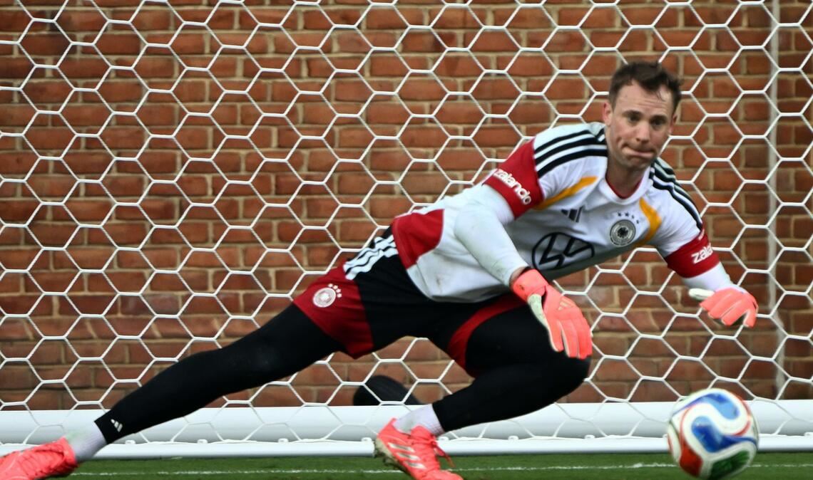 Die linke Wade von Manuel Neuer scheint wieder voll belastbar.