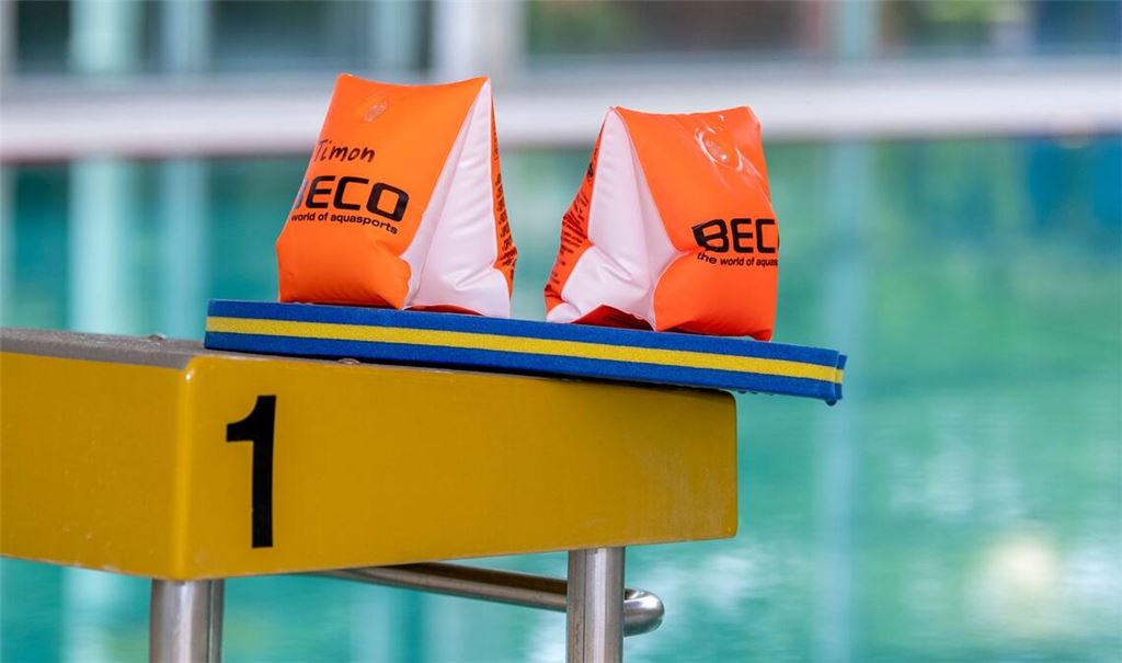 "Die marode Bäderlandschaft hängt wie ein Damoklesschwert über der Schwimmausbildung", sagt DLRG-Präsidentin Ute Vogt. (Archivbild)