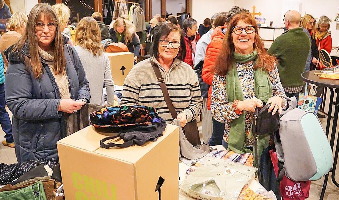Die mittlerweile fünfte Kleidertauschbörse in Maulbronn findet sehr viel Anklang – nicht nur das Organisationsteam ist gewachsen, sondern auch die Zahl der Besucher. Fotos: Bastian