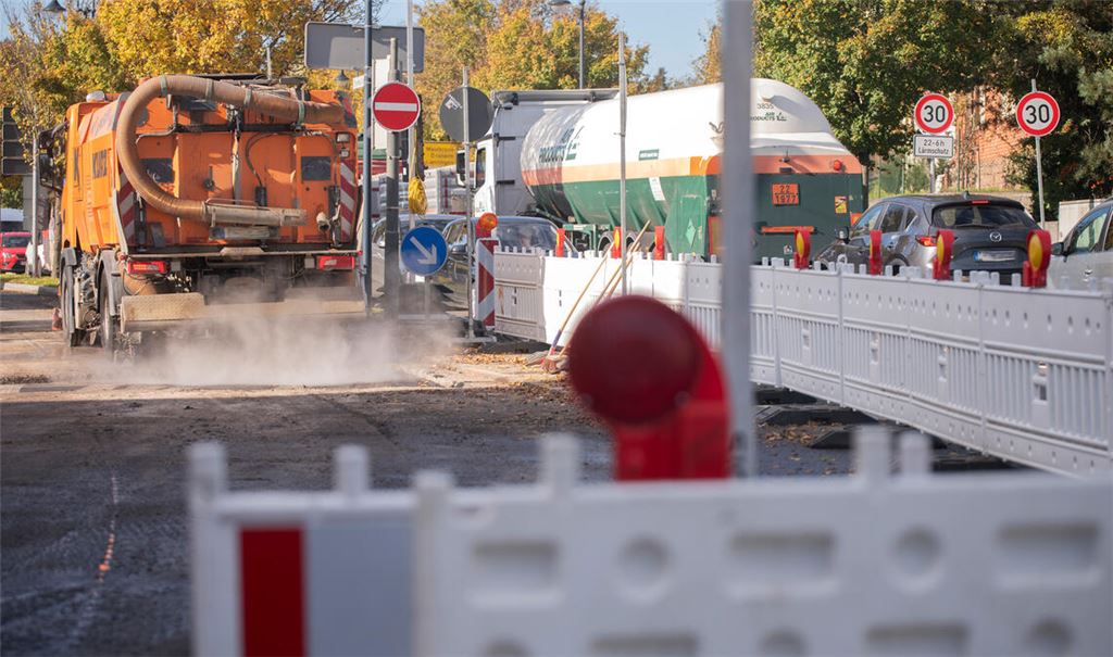 Die monatelange Baustellenzeit auf der B10 in Mühlacker soll in einer Woche zu Ende gehen. Foto: Fotomoment