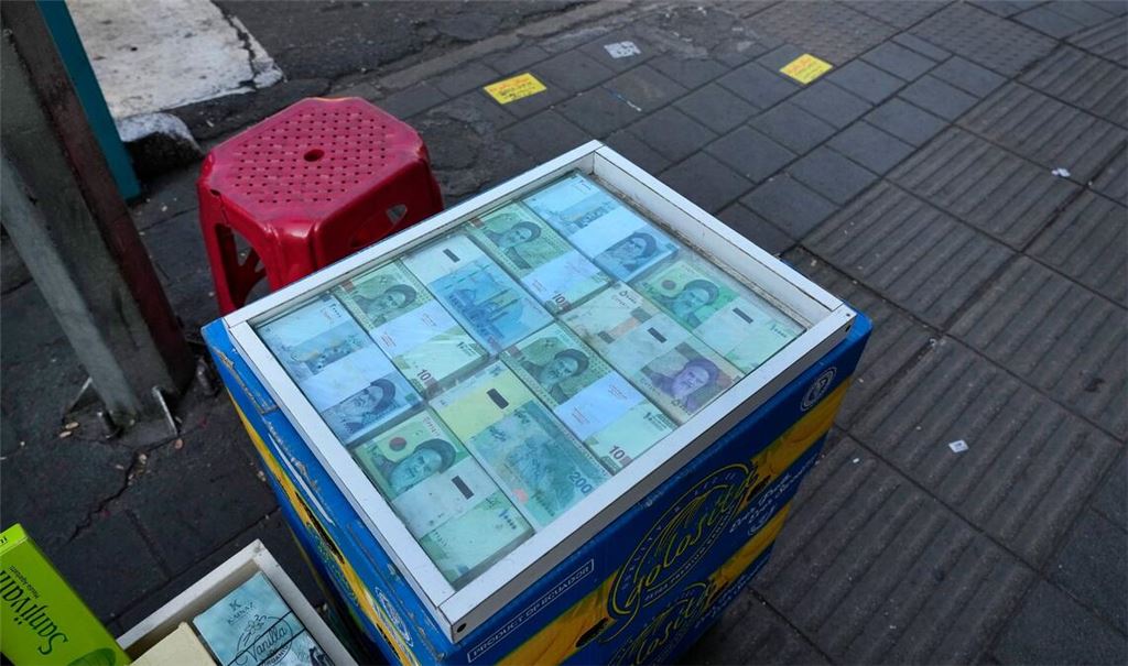 Die nahezu hundertprozentige Inflation im Iran hat die Preise für fast alle Waren verdoppelt. (Archivbild)