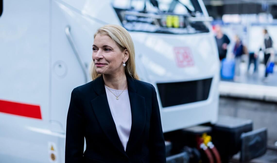 Die neue Bahnchefin, Evelyn Palla, will den Konzern neu aufstellen. (Archivbild)