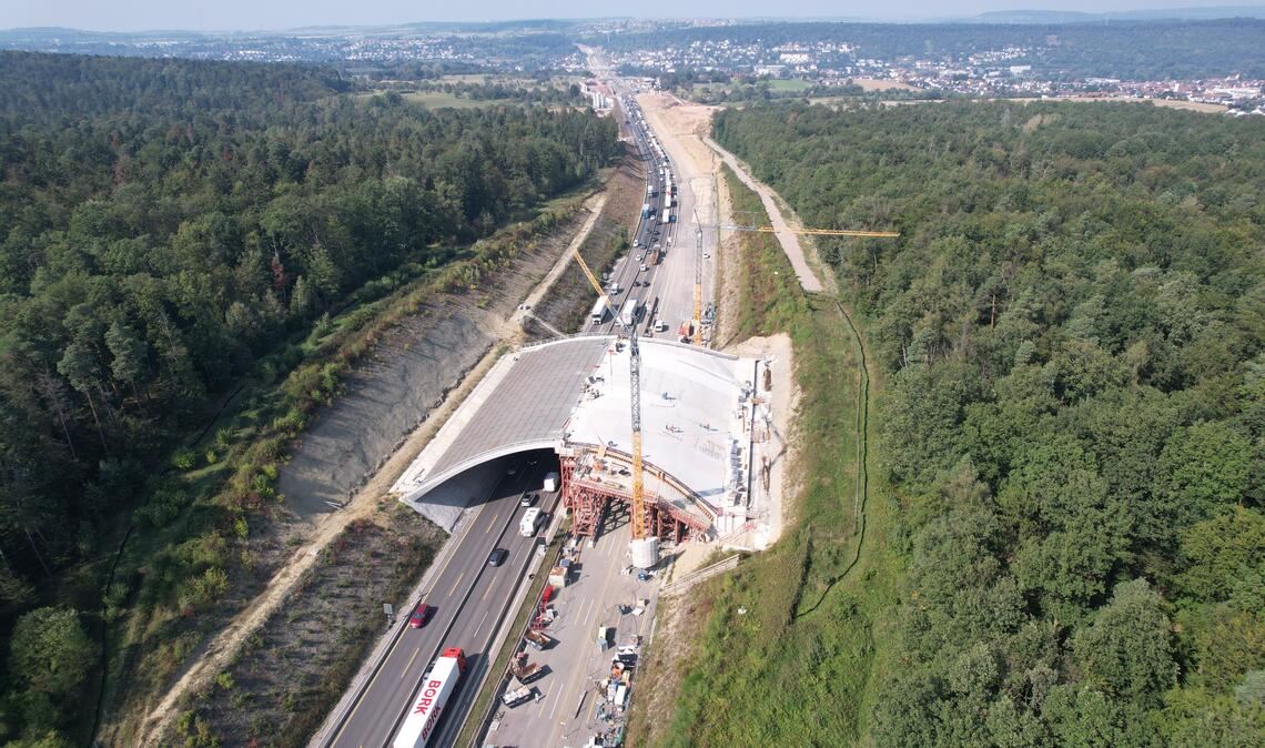 Die neue Grünbrücke über die A8 bei Niefern-Öschelbronn soll auch die Artenvielfalt im Naturpark Schwarzwald Mitte/Nord fördern. Foto: Autobahn GmbH Niederlassung Südwest