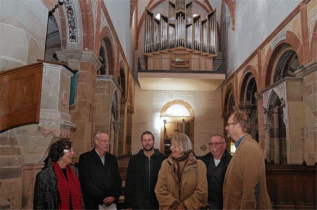 Die neue Orgel und die sanierte Klosterkirche werden vorgestellt (v. li.): Kirchenmusikdirektorin Erika Budday, Baudirektor Gerhard Habermann, Bauamtmann Holger Probst, Britt Mogge vom Orgelförderverein Maulbronn, Klosterverwalter Peter Braun und Pfarrer Ernst-Dietrich Egerer.