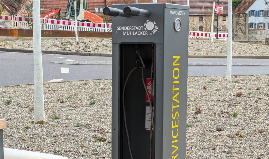 Die neue Reparaturstation für Fahrräder am Marktplatz in Dürrmenz. Foto: privat