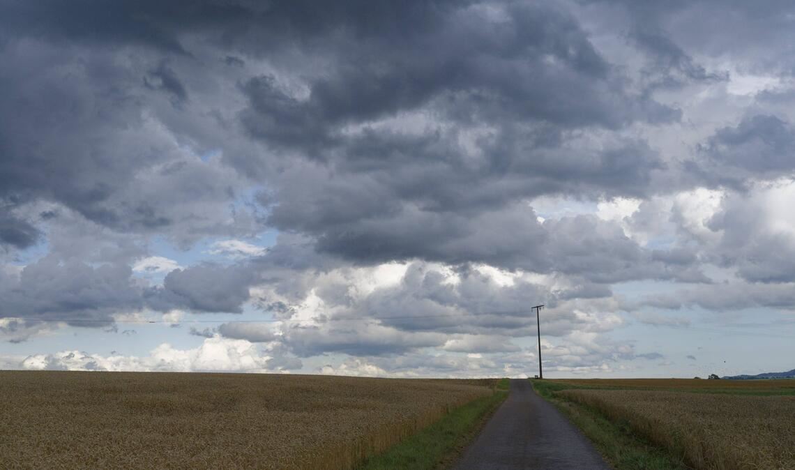 Die neue Woche beginnt im Südwesten so, wie die alte aufgehört hat – ungemütlich, kalt und nass (Symbolbild).