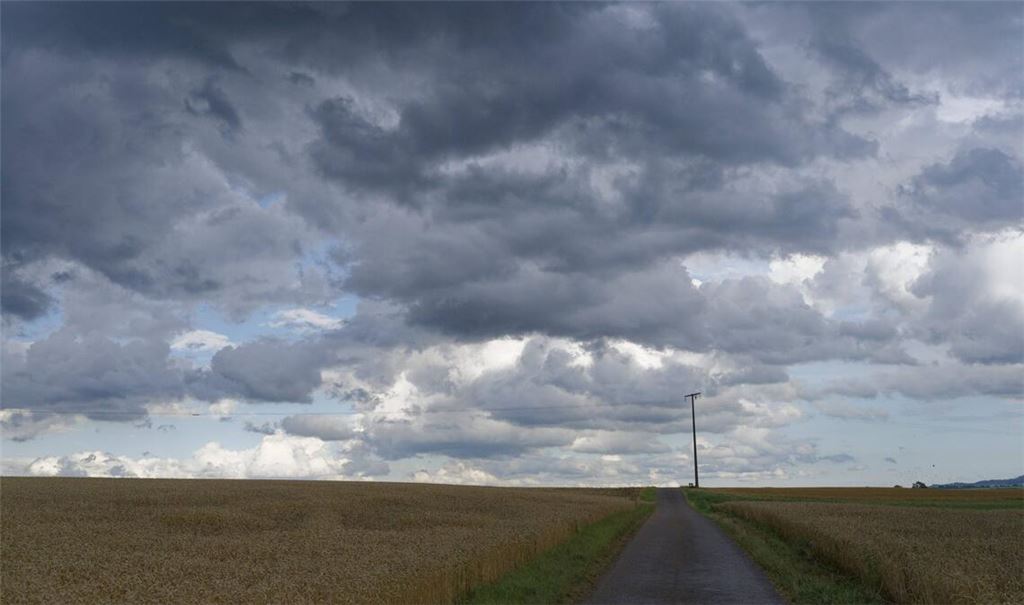 Die neue Woche beginnt im Südwesten so, wie die alte aufgehört hat – ungemütlich, kalt und nass (Symbolbild).