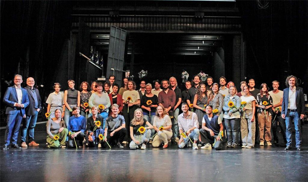 Die neuen Ensemblemitglieder: Traditionell werden sie zu Beginn der Spielzeit offiziell begrüßt. Foto: Theater Pforzheim/Lia Talbot