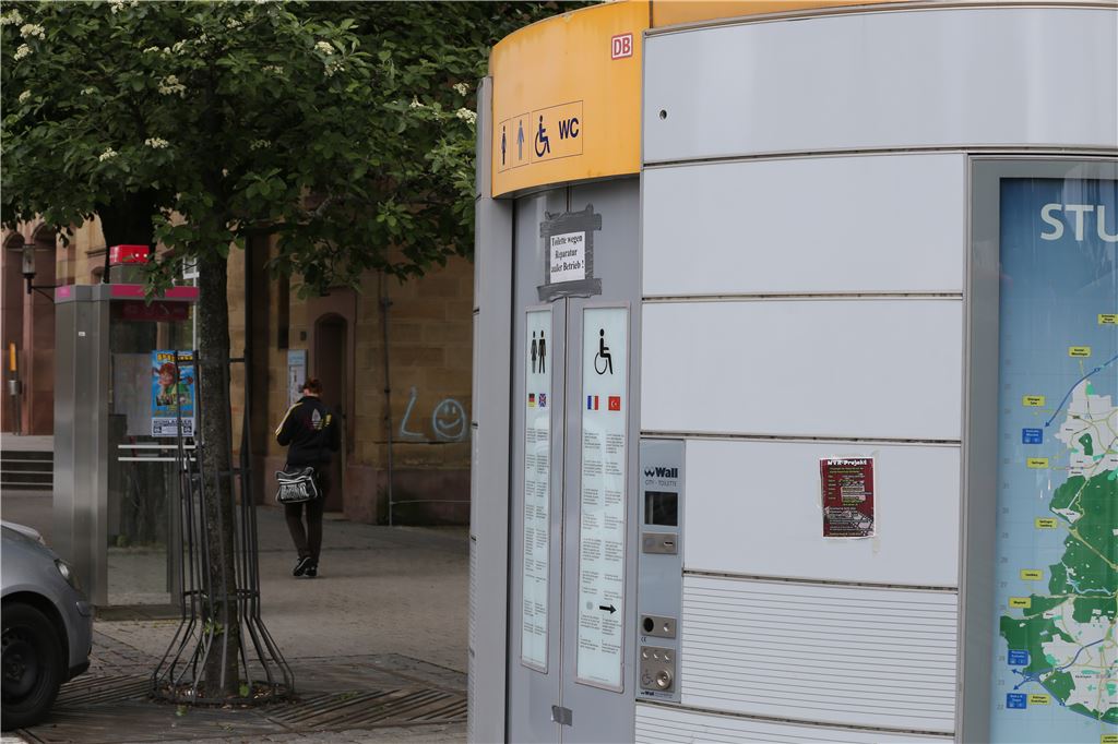 Die öffentliche WC-Anlage aum Bahnhof soll abgebaut werden und durch eine neue Toilette ersetzt werden. Foto: Archiv