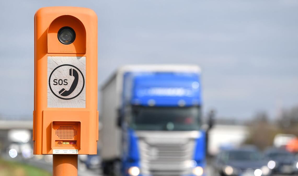 Die orangefarbenen Notrufsäulen an Autobahnen sind bundesweit ausgefallen.