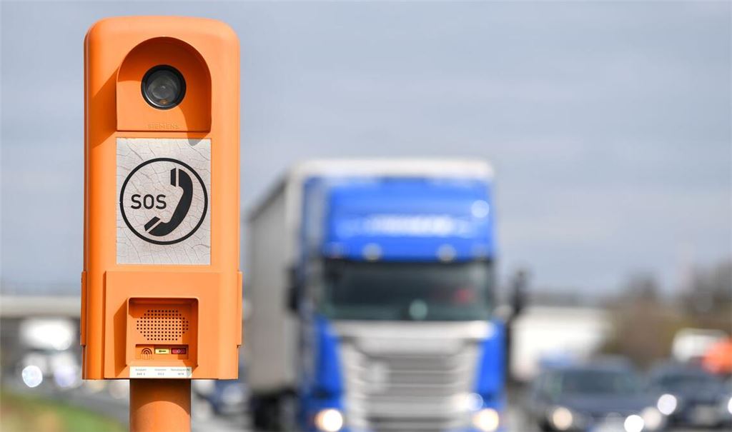 Die orangefarbenen Notrufsäulen an Autobahnen sind bundesweit ausgefallen.