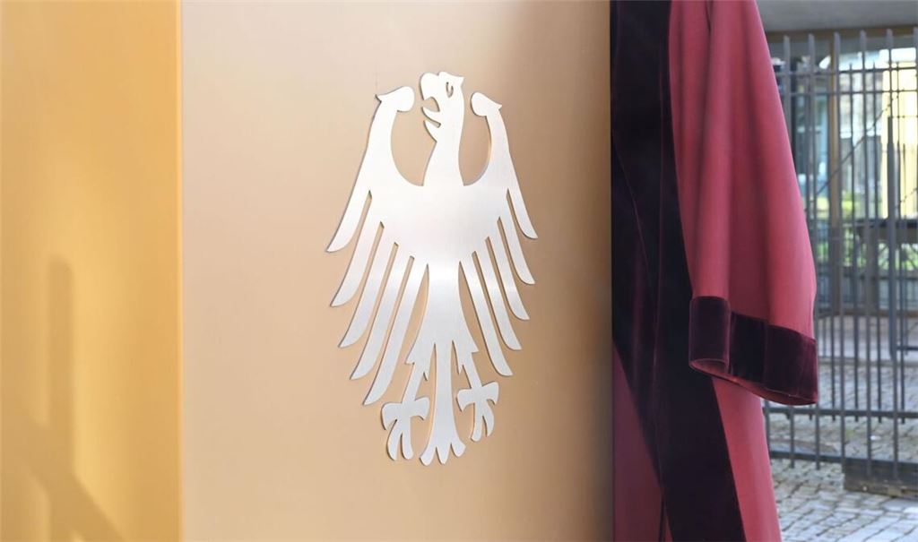 Die rote Robe ist seit Jahrzehnten Amtstracht an Deutschlands obersten Gerichtshöfen.