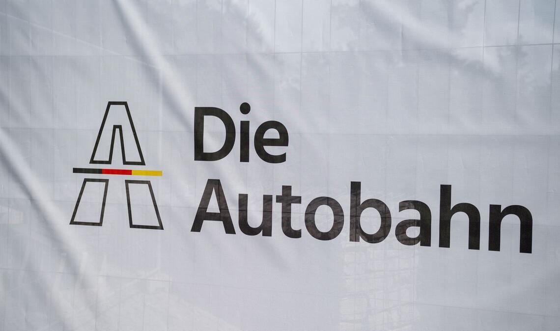 Die rund 14.000 Beschäftigten der Autobahn GmbH bekommen mehr Geld.