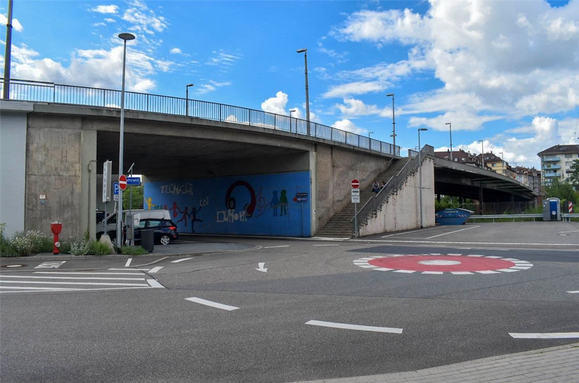 Die sanierungsbedürftige Nordstadtbrücke in Pforzheim. Myroshnichenko