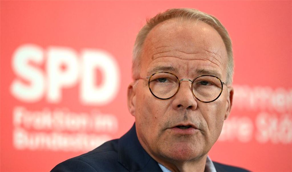 Die schwarz-rote Bundesregierung hat es bisher vermieden, sich eindeutig zur Völkerrechtsfrage zu positionieren.