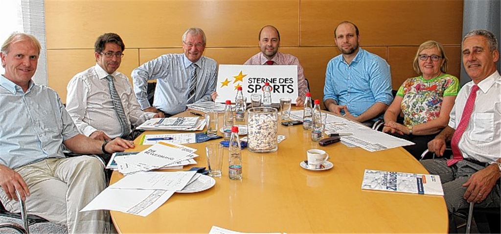 Die siebenköpfige Jury macht sich die Entscheidung nicht leicht.