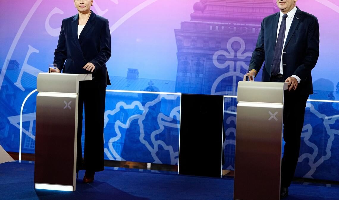 Die sozialdemokratische Regierungschefin Mette Frederiksen (l) wird vom der rechtsliberalen Verteidigungsminister Troels Lund Poulsen (r) herausgefordert. (Archivbild)