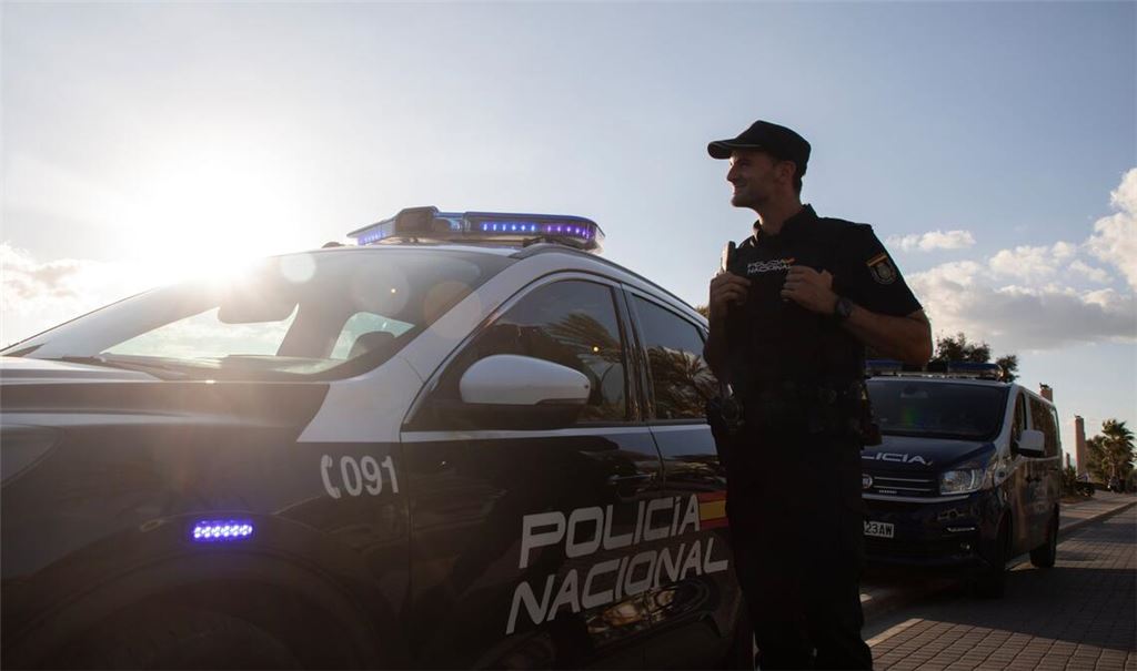 Die spanische Polizei hat einen Deutschen wegen Betrugs und Diebstahls festgenommen.