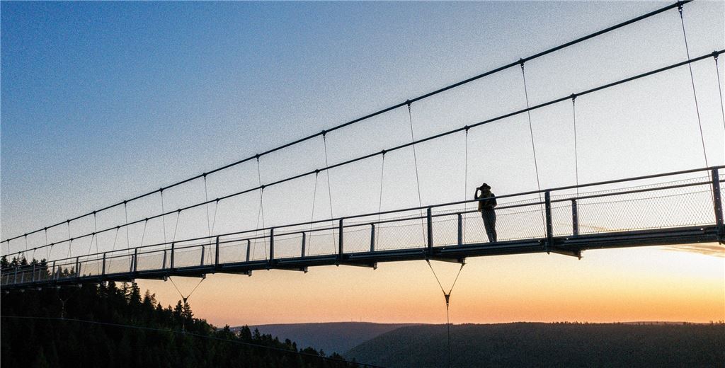 Hängebrücke wird zur Opernbühne