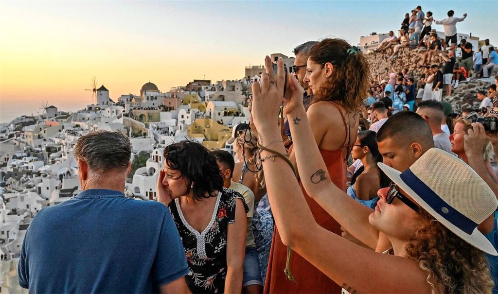 Die strengsten Regeln gelten für besonders stark frequentierte Reiseziele. Dazu zählt auch die bei Touristen sehr beliebte  Insel Santorini.