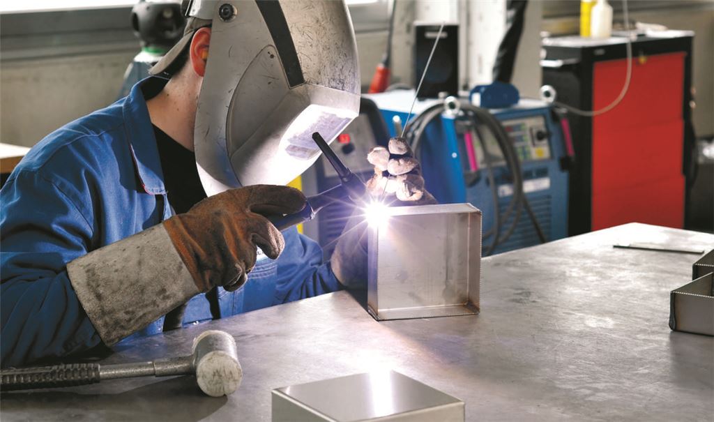 Die überbetrieblichen Berufsausbildungslehrgänge tragen zu einheitlichen Ausbildungsstandards bei, betonen die Abgeordneten Schweickert und Rülke. Foto: Archiv/industrieblick - stock.adobe.com