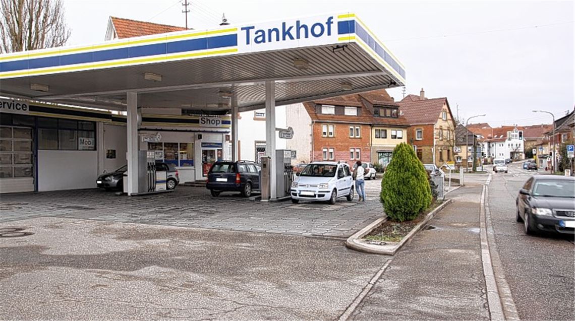 Die überfallene Tankstelle an der Brettener Straße von Knittlingen. 