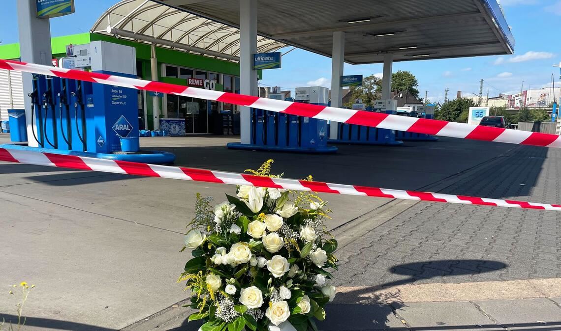 Sechs Schüsse trafen getöteten Polizisten im Saarland Die überfallene Tankstelle liegt nur wenige hundert Meter vom Ort der Festnahme entfernt. (Archivfoto)