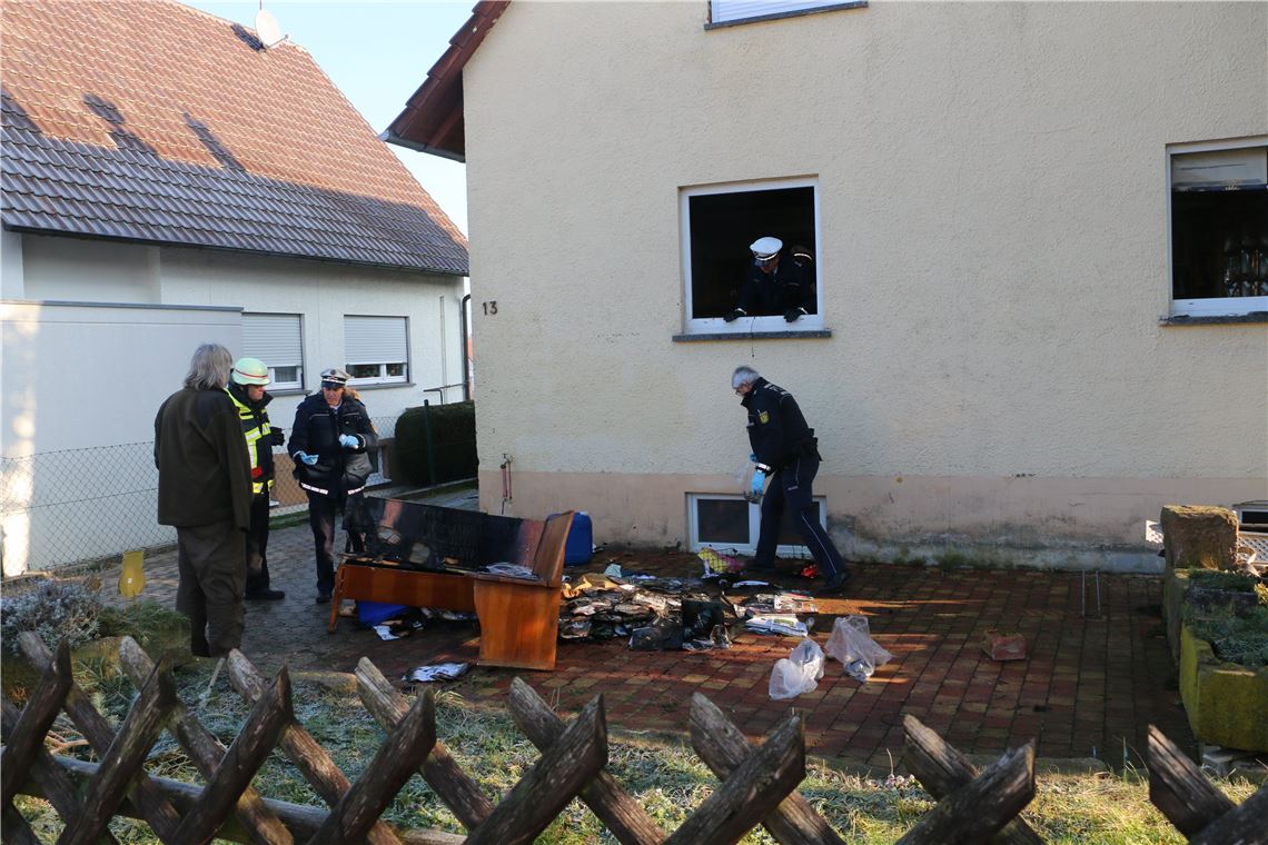 910_0008_185869_ts_Brand_Pinache_Eckbank_1