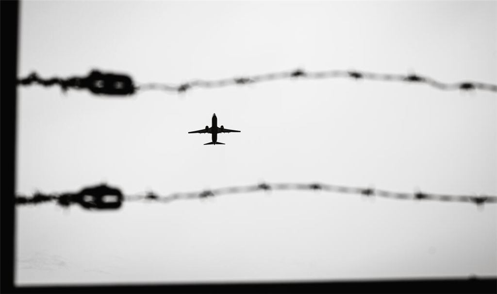 Die verstärkte „Rückführung“ von Asylsuchenden ohne dauerhaftes Bleiberecht ist eine verbreitete Forderung. In der Praxis geht es um menschliche Schicksale.Foto: Adobe Stock/mpix-foto