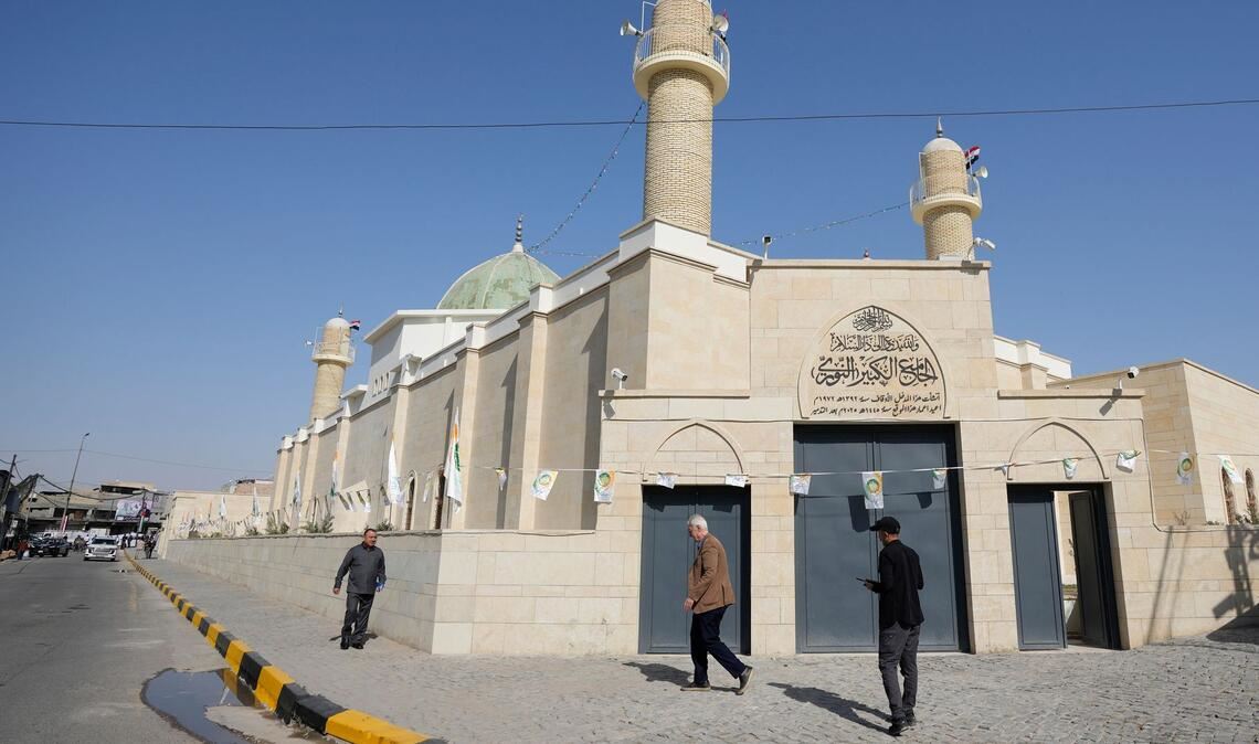 Vom IS zerstörte Moschee in Mossul wiedereröffnet Die von der Terrormiliz Islamischer Staat (IS) zerstörten Kulturstätten sind in jahrelangen Arbeiten restauriert worden.