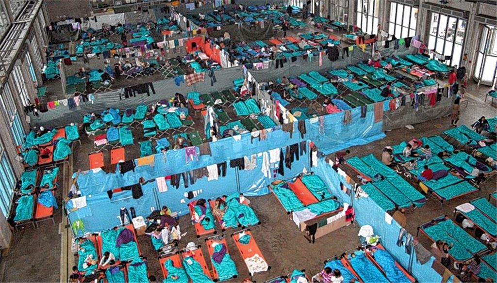 Die zeitweise Unterbringung von Flüchtlingen in Notunterkünften – wie hier in der Landesfeuerwehrschule in Bruchsal – ist jetzt auch im Enzkreis ein denkbares Szenario. 