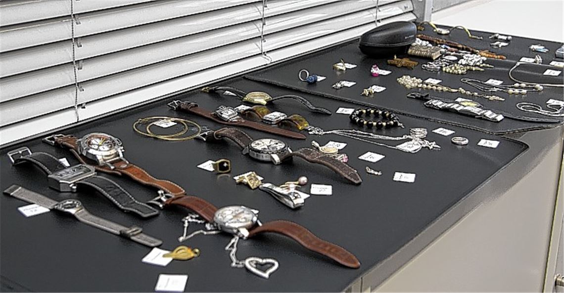 Diebesgut, das bei Wohnungsdurchsuchungen entdeckt und sichergestellt wurde. Nach wie vor sucht die Polizei nach den rechtmäßigen Besitzern einzelner Beutestücke.