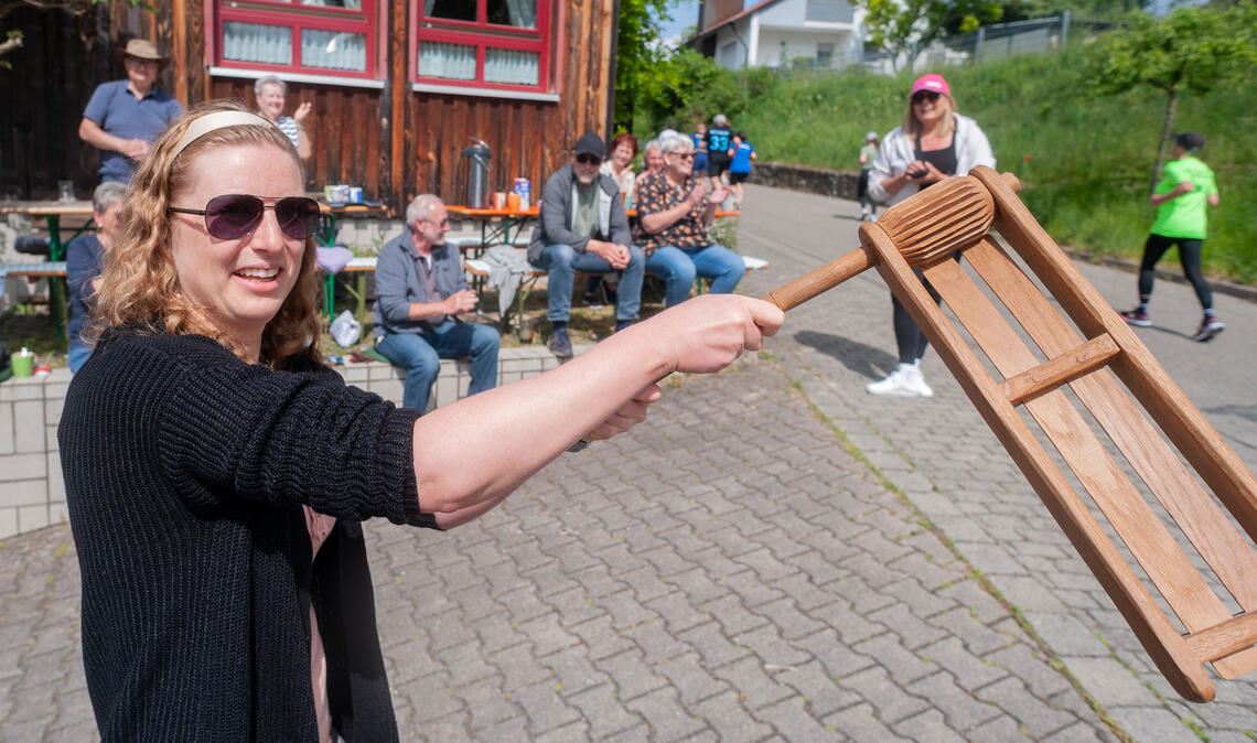Diese Frau sorgt für lautstarke Unterstützung.
