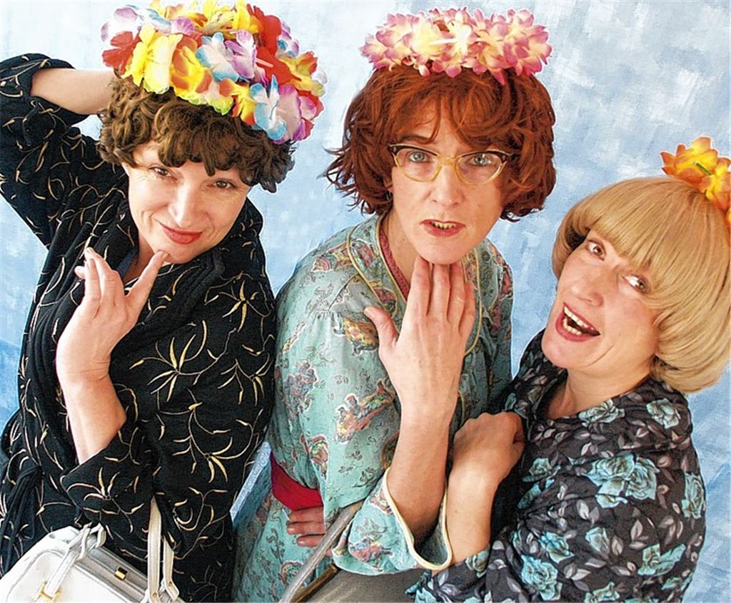 Diese Grazien wollen in der Schützinger Festhalle für Lachsalven sorgen. 