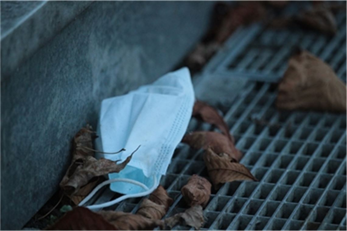 Diese Maske ist gefallen, die Infektionszahlen sind dagegen deutlich angestiegen. Foto: Huber