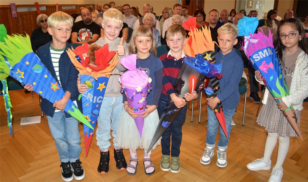 Diese stolzen Schützinger Erstklässler werden am Freitagvormittag in die kleinste Grundschule des Enzkreises eingeschult. Fotos: Stahlfeld