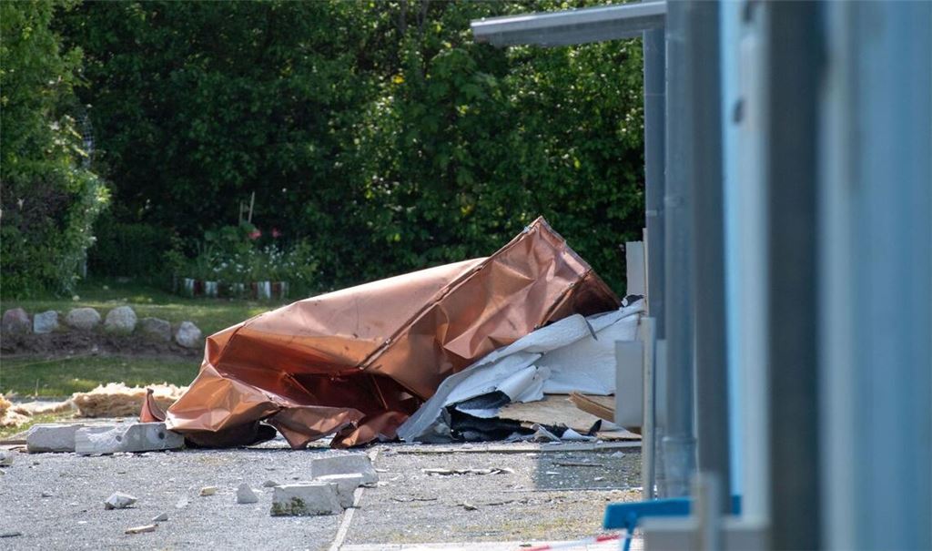 Dieses Ferienhaus ist bei der Explosion nicht unbeschadet davongekommen.