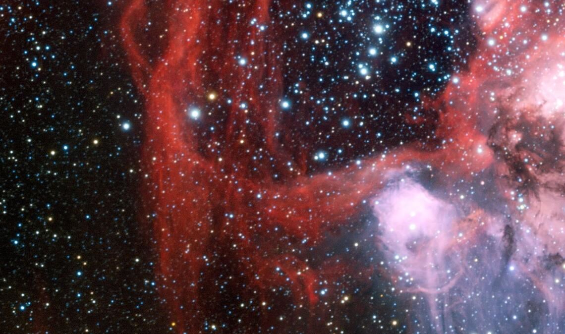 Dieses Foto des ESO vom Juli 2011 zeigt einen interstellaren Nebel in der Milchstraße rund um den Sternen-Cluster NGC 1929 inmitten der Großen Magellanwolke.