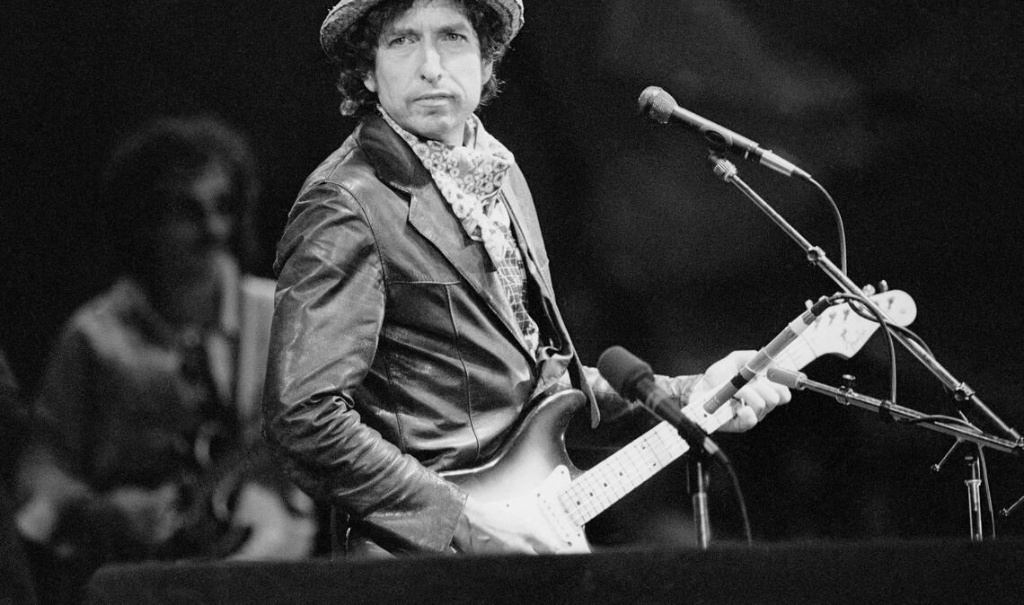 Dieses Foto von 1984 zeigt den Musiker im St. Jakob-Park Stadion auf der Bühne. (Archivbild)