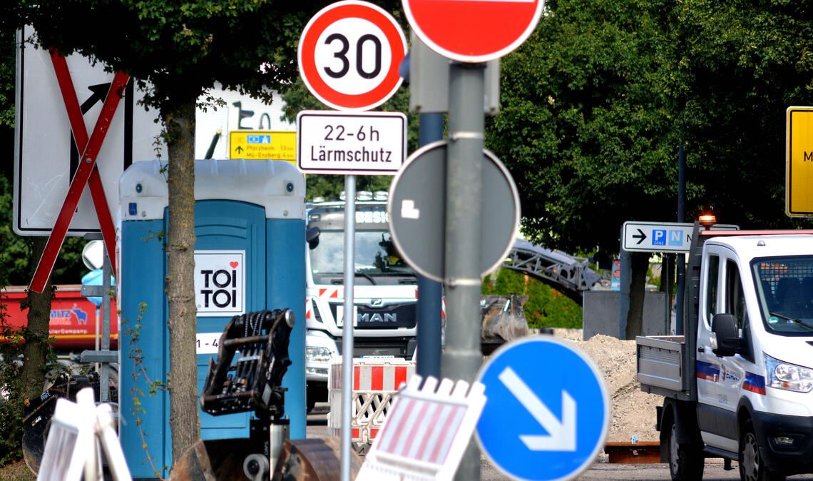 Dieses Tempo-30-Schild soll bald der Vergangenheit angehören. Laut Gemeinderatsbeschluss gilt auf der innerstädtischen B10 künftig durchgehend Tempo 30. Foto: Stahlfeld