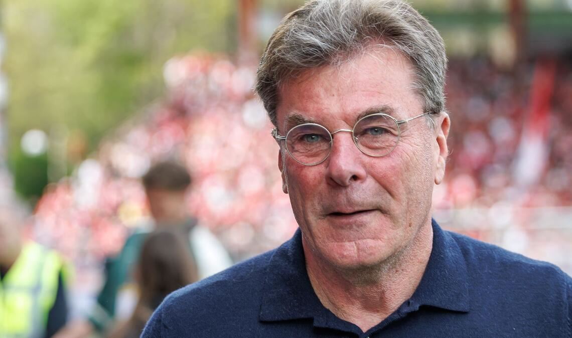 Dieter Hecking droht mit dem VfL Wolfsburg der Abstieg. (Archivbild)