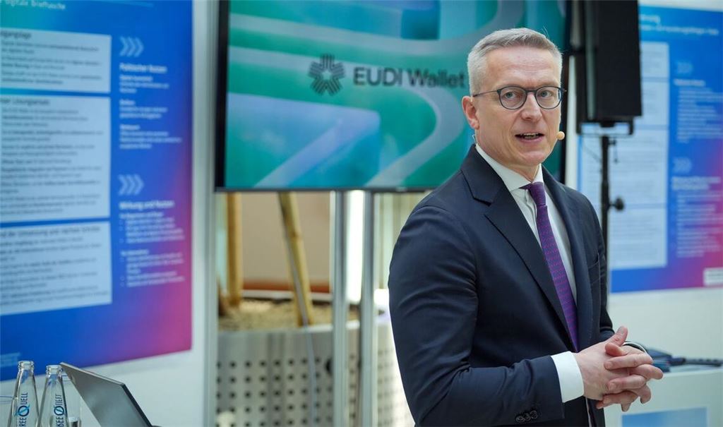 Digitalminister Karsten Wildberger (CDU) ist verantwortlich für die Einführung der EUDI-Wallet in Deutschland. Er hat sich auf das Startdatum 2. Januar festgelegt. (Archivbild)