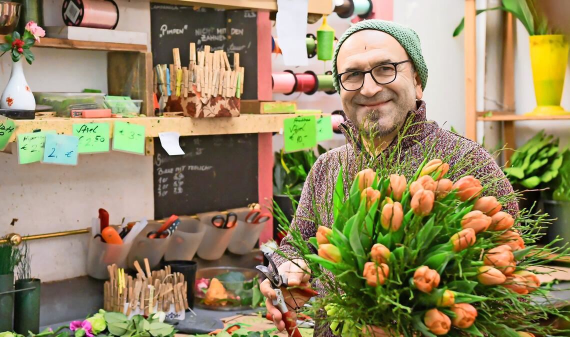 Dilaver Gök, einst Geophysiker und Schauspieler, hat in den Blumen seine wahre Berufung gefunden.