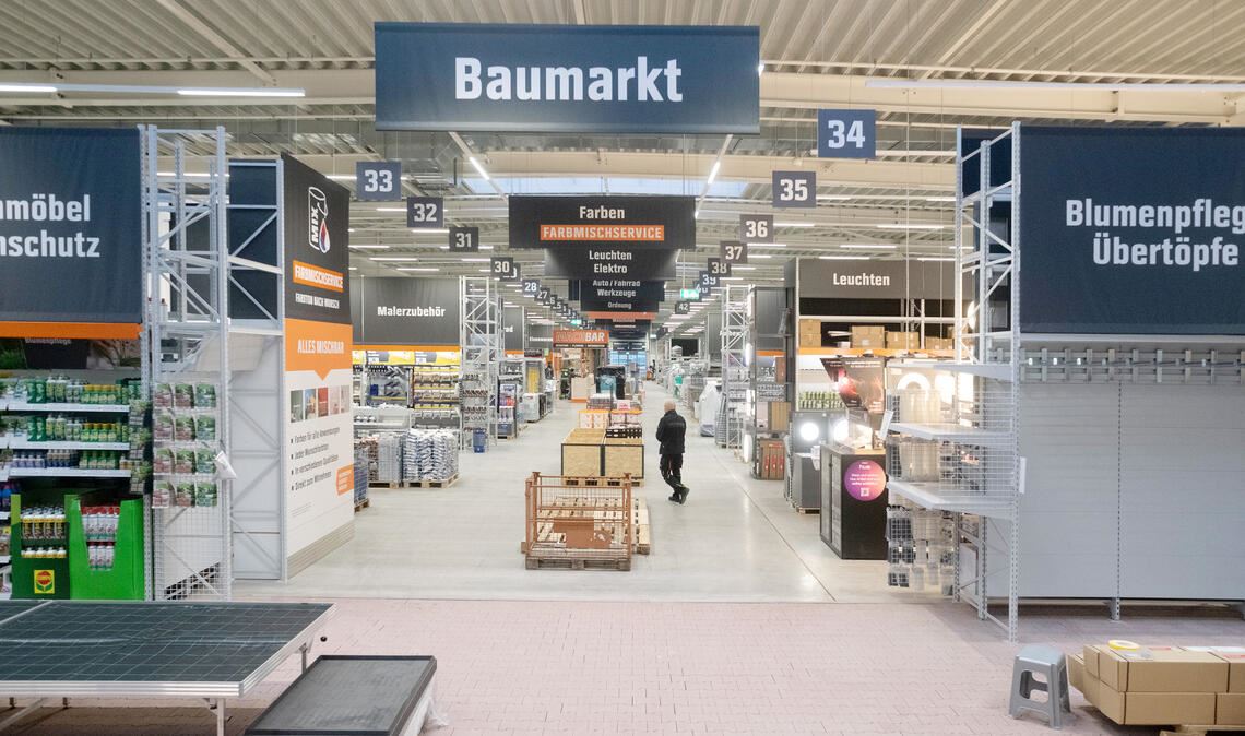 Dimensionen: Der neue Baumarkt der Familie Kirschbaum an der Vetterstraße ist fast dreimal so groß wie der bisherige „Toom“ an der Industriestraße. Fotos: Fotomoment