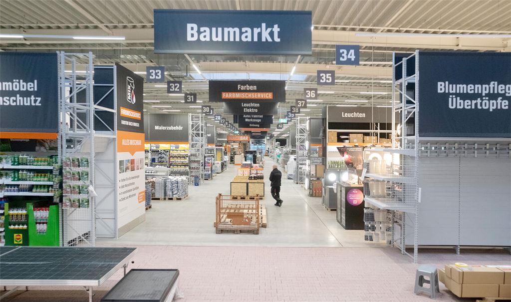Dimensionen: Der neue Baumarkt der Familie Kirschbaum an der Vetterstraße ist fast dreimal so groß wie der bisherige „Toom“ an der Industriestraße. Fotos: Fotomoment