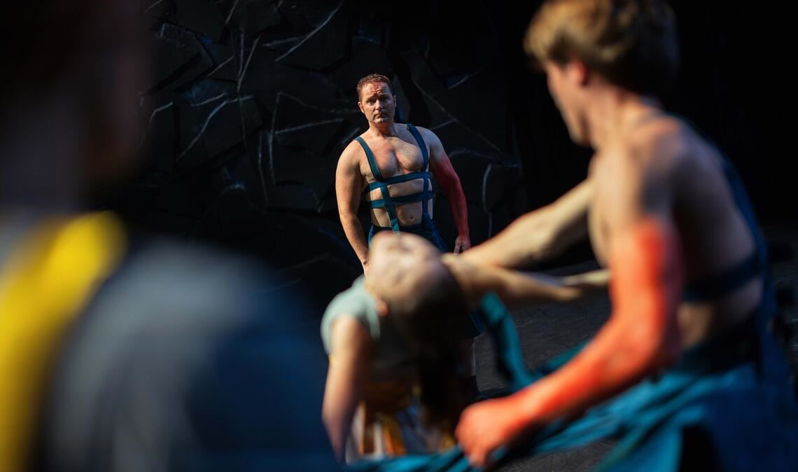 Dirk Konnerth, Eunbin Kim, Timothé Durand Caulliez (v.li.). Foto: Theater/Andrea D’Aquino