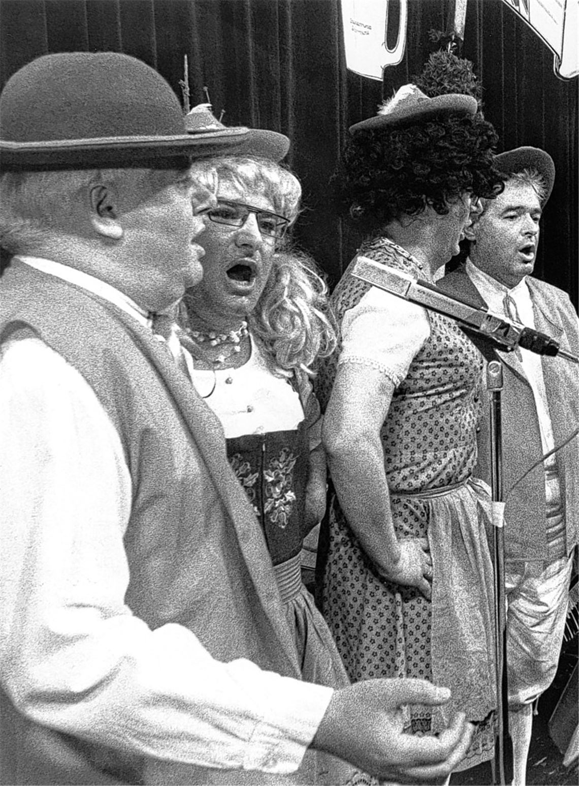 Disharmonia-Sänger in Aktion.