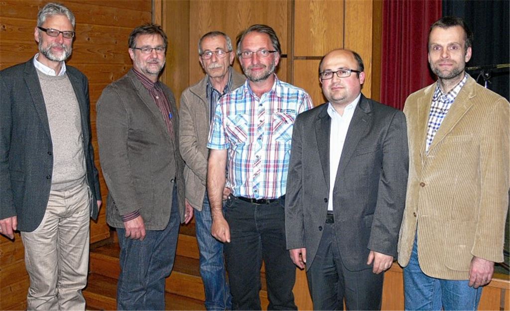 Diskutierten mit den Besuchern zum Thema Organspende (v. li.): Dr. Günter Renz (Akademie Bad Boll), Erich Frey (Deutsche Stiftung Organtransplantation), Hüseyin Atik und Reiner Brand (Deutsch-türkischer Gesprächskreis) Fatih Sahan (DITIB-Landesverband) und Pfarrer Jan Funke (Evangelische Kirchengemeinde Sternenfels.