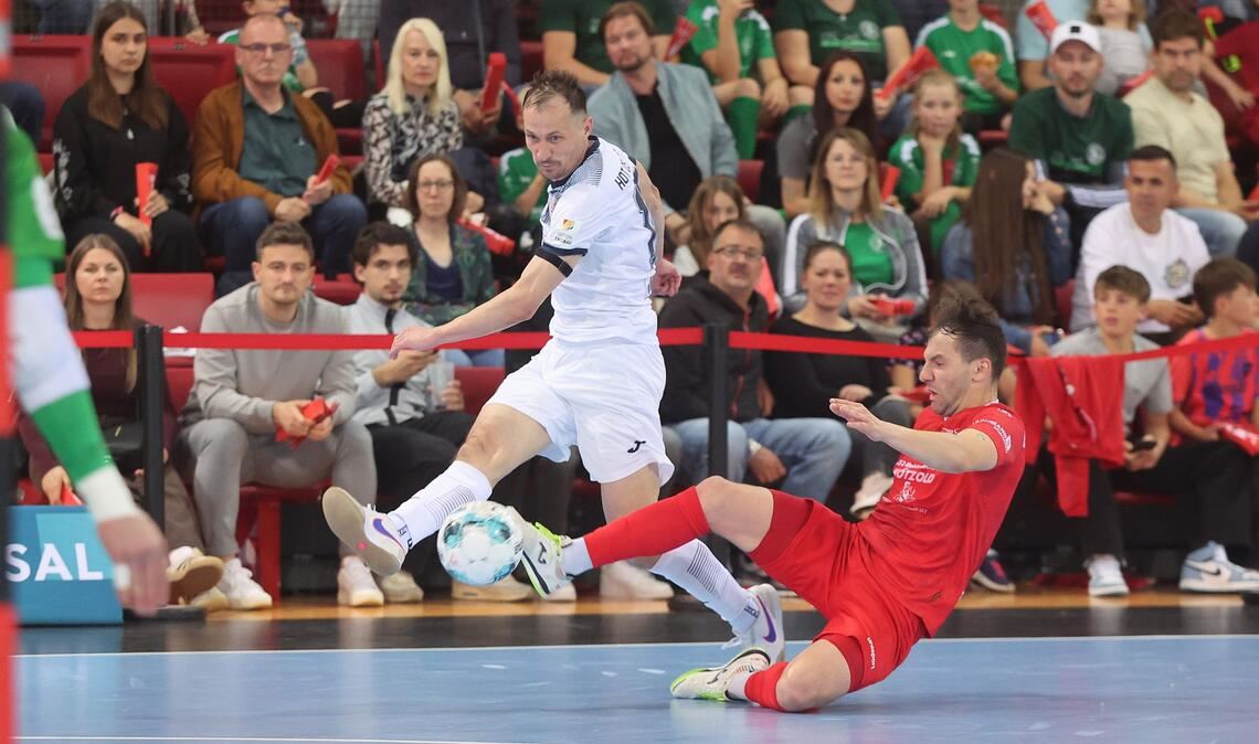 Dmytro Sorokin (li.) gegen Gjokica-Djo Arsovski vom TSV Weilimdorf.