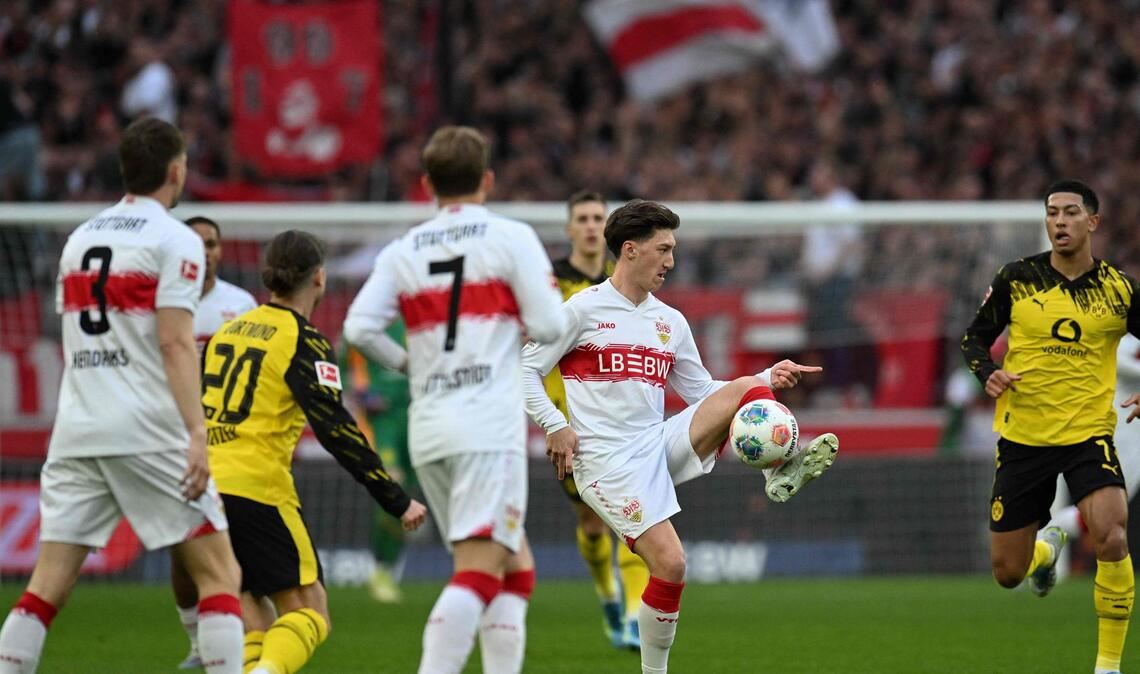 Doch daraus wurde nichts. Der VfB Stuttgart war zwar fast das ganze Spiel über drückend überlegen.